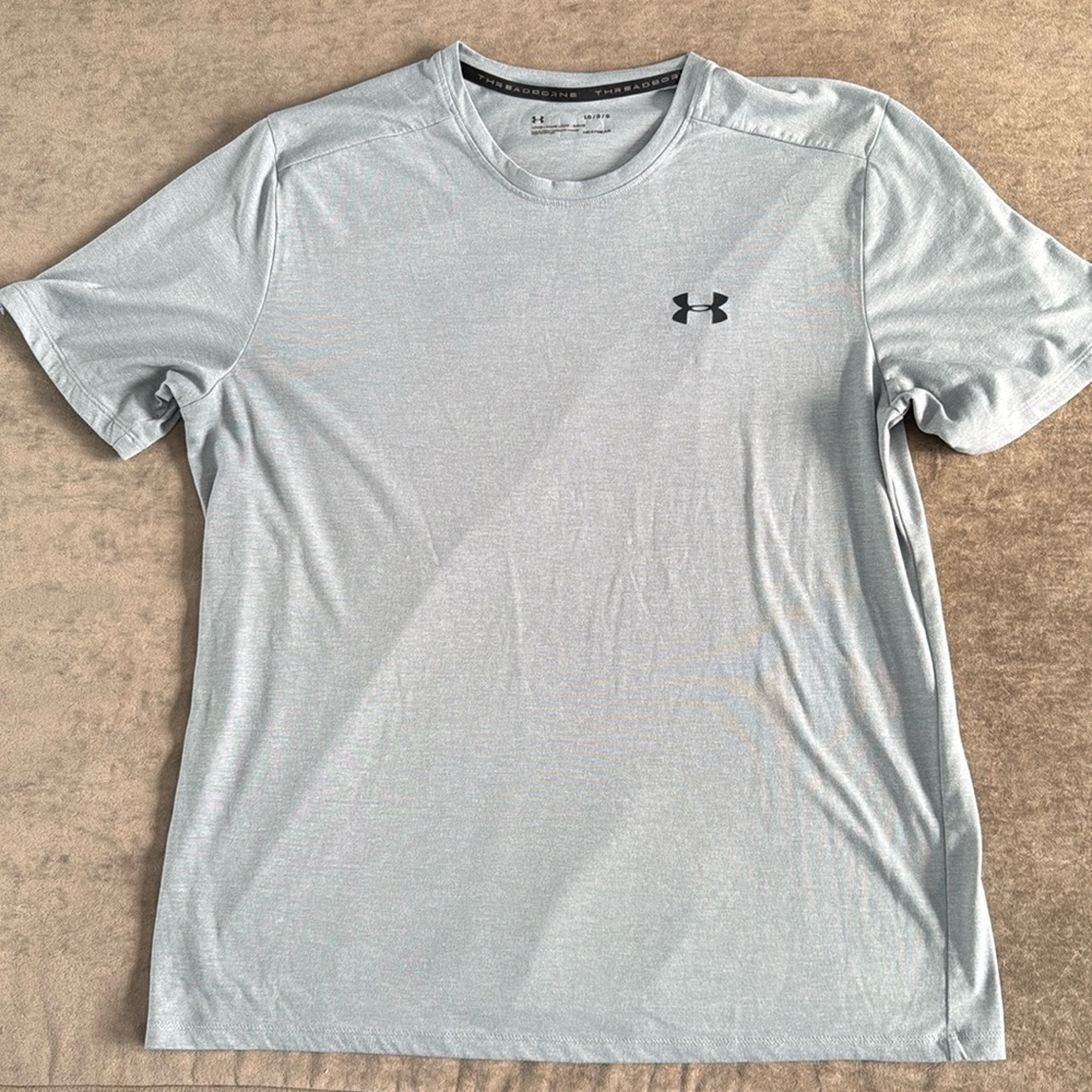 Under Armour Heat Gear shirt. Crew neck short sleeve. Color- gray. Size- large
